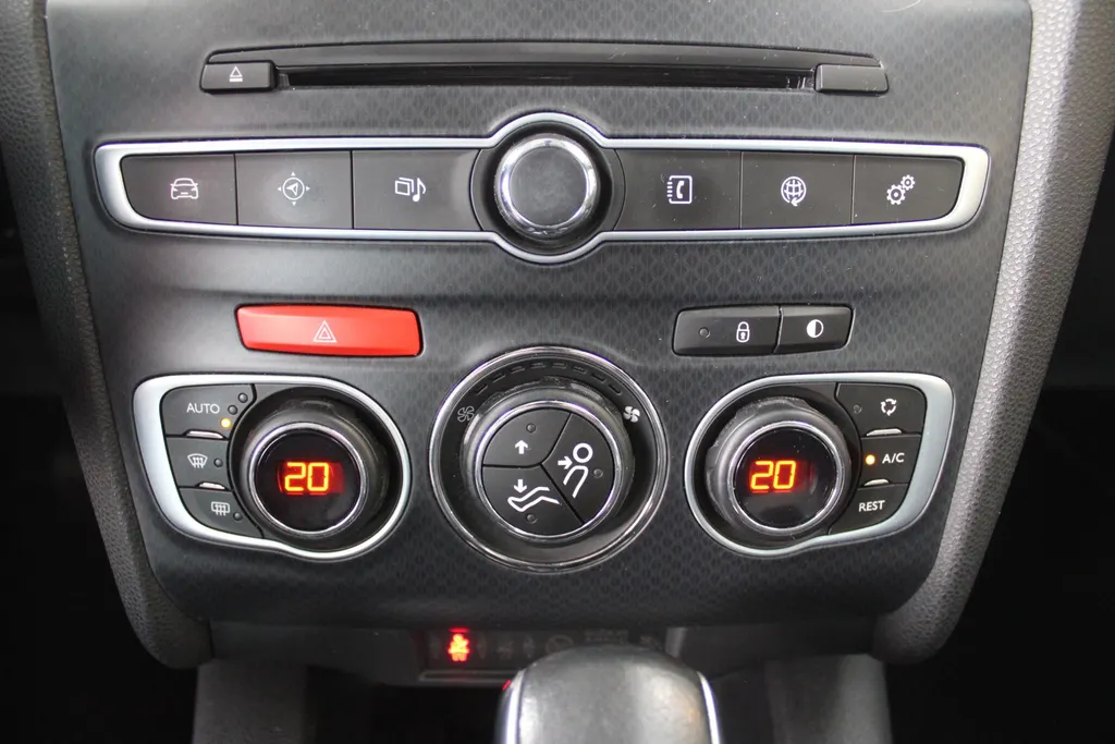 DS DS 4 Crossback 1.6 THP Chic | 17' LM | Trekhaak | PDC | Camera | Cruise |