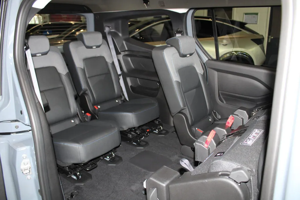 Nissan Townstar Evalia N-Connecta L2 45 kWh | €10.000,- registratie voordeel| 7-zitter| 5 jaar fabrieksgarantie | Apple carplay & Android auto | Zijschuifdeur | Stoelen uitneembaar | Multifunctioneel | Achteruitrijcamera | Cuise controle | Climate Controle | Bluetooth |