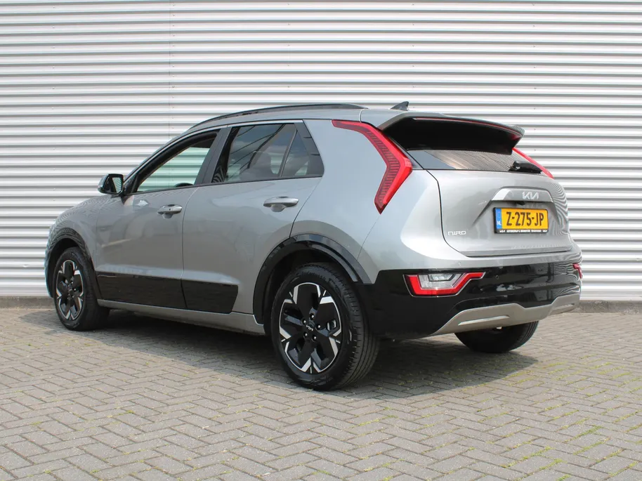 Kia Niro EV Edition Advanced 64.8 kWh | Stuur-/stoelverwarming | Elektr. stoelverstelling | Camera | Cruise adapt. | 17'LM | Clima | 17% bijtelling |