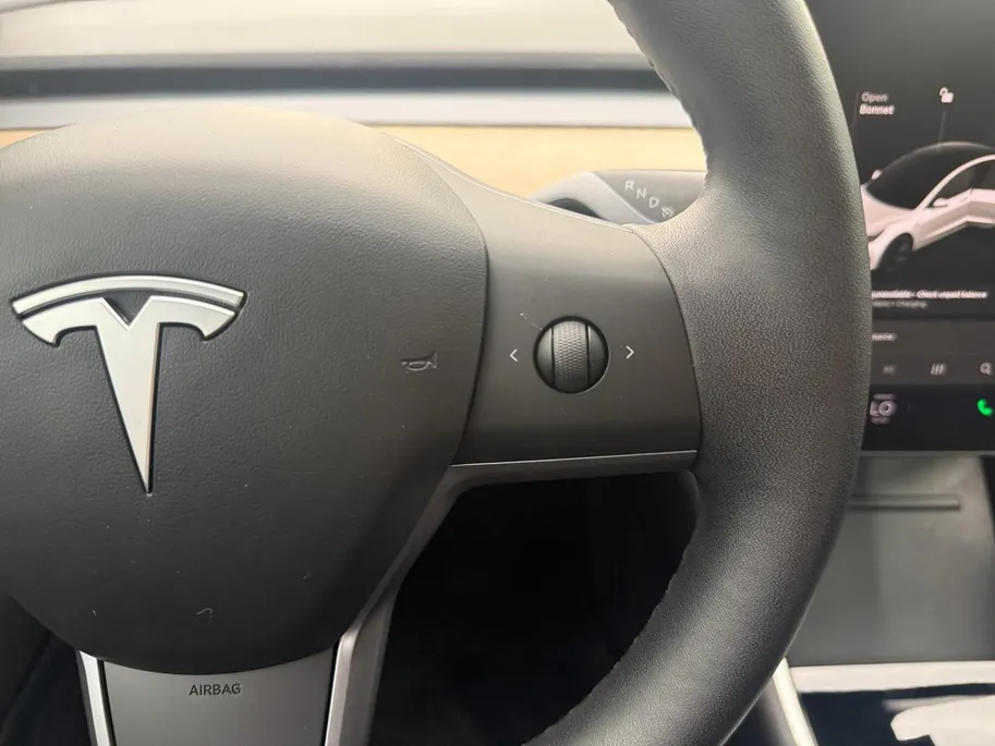 Tesla Model 3 Standard RWD Plus 60 kWh 87,8% SoH | 448Km Actieradius | Goed onderhouden! | Panoramadak | Elektr. Stoelen | Autopilot | 12 maanden garantie! |