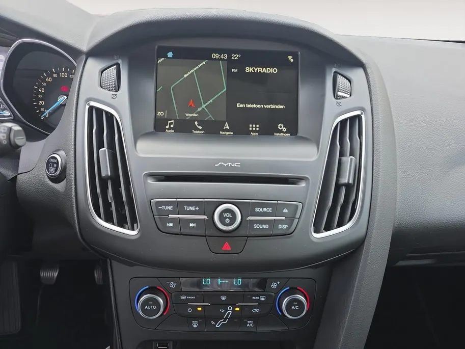 Ford Focus Wagon 1.0 Titanium | Goed onderhouden! | Apple Carplay/Android Auto | Cruise Control | Achteruitrijcamera | Climate Control | Parkeersensoren rondom | 12 maanden garantie! |