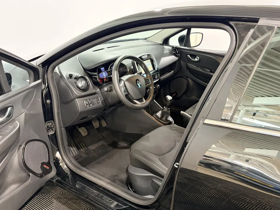 Renault Clio 90PK TCe Limited | Airco | Navi | Parkeersensoren | Cruise Control | Bluetooth | Lichtmetalen Velgen | Keyless Entry | Elektrische Ramen & Spiegels | Armsteun |