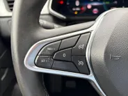 Renault Captur 1.6 E-Tech Hybrid 145 Intens Apple Carplay/Android Auto , electronic climate controle , Camera , cruise , tel , lm velgen , parkeersensoren , navi groot scherm .