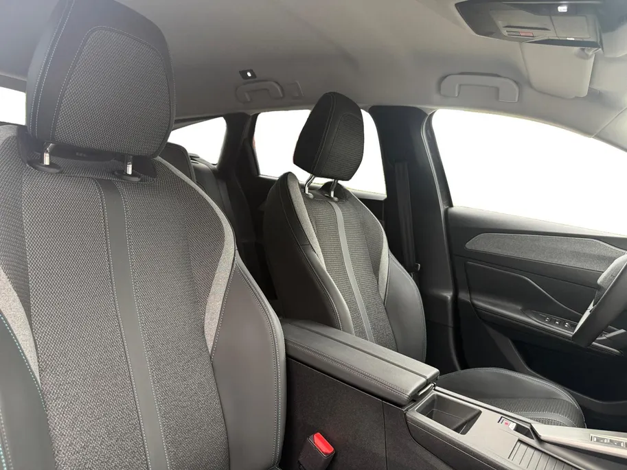 Peugeot e-308 SW Allure EV 54 kWh | 99% SOH | WLTP 410 KM | Fabrieksgarantie! |Dodehoek detectie | Achteruitrijcamera | Led Koplampen | Comfortpack |