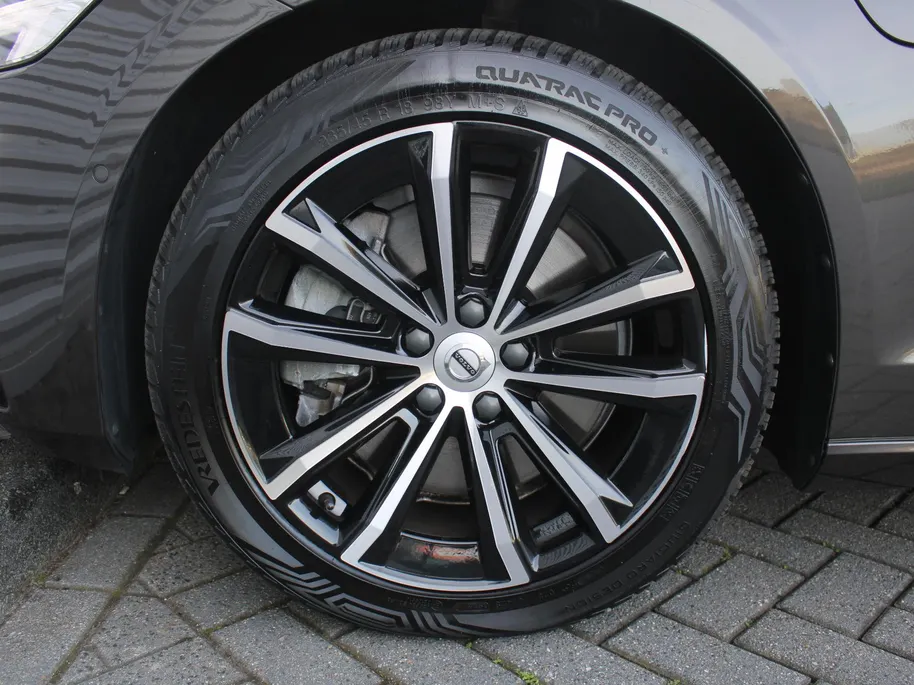 Volvo V60 2.0 T6 Plug-in hybrid AWD Plus Dark | Nappaleder | Trekhaak | HK audio | Schuifdak | Stuur-/stoelverwarming | Adap. Cruise | Dodehoek detectie | Geheugenstoelen | 360 Camera |