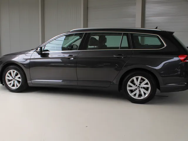 Volkswagen Passat Variant 1.5 TSI DSG Business | Navigatie | PDC + Camera | App Connect