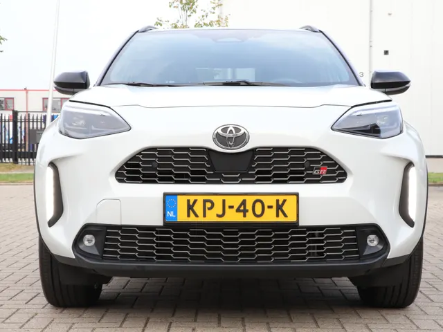 Toyota Yaris Cross 1.5 Hybrid 130 GR SPORT | HEAD-UP | JBL-AUDIO | 18'' LM-VELGEN |PARK-SENSOREN | BLIND SPOT