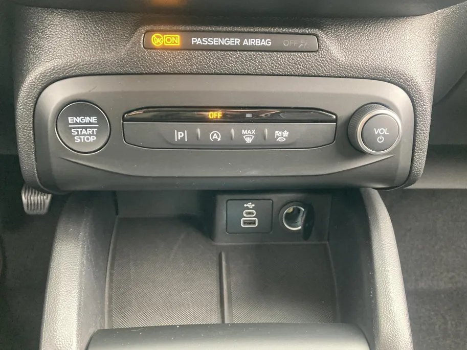 Ford Focus 1.0 EcoBoost Hybrid 125 pk Titanium SYNC 4 Navigatie - Apple Carplay/ Android Auto- Winter Pack - 16inch Lichtmetalen velgen