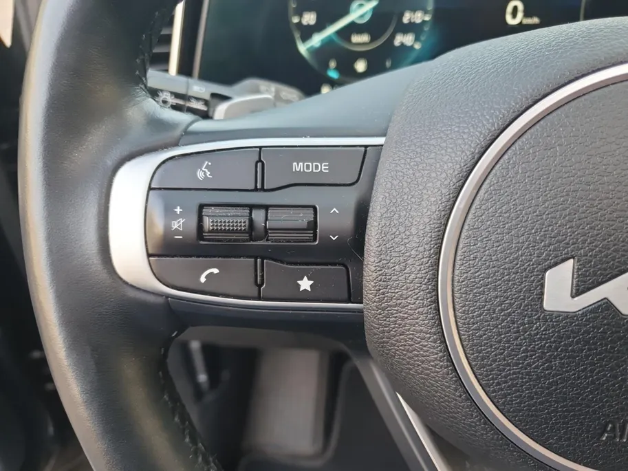 Kia Sportage 1.6 T-GDi Hybrid DynamicPlusLine | Stoel en stuurverwarming | Panorama schuifdak | Elektrisch bedienbare voorstoelen | Navigatie | Dodehoek detectie | Getinte ramen achter |