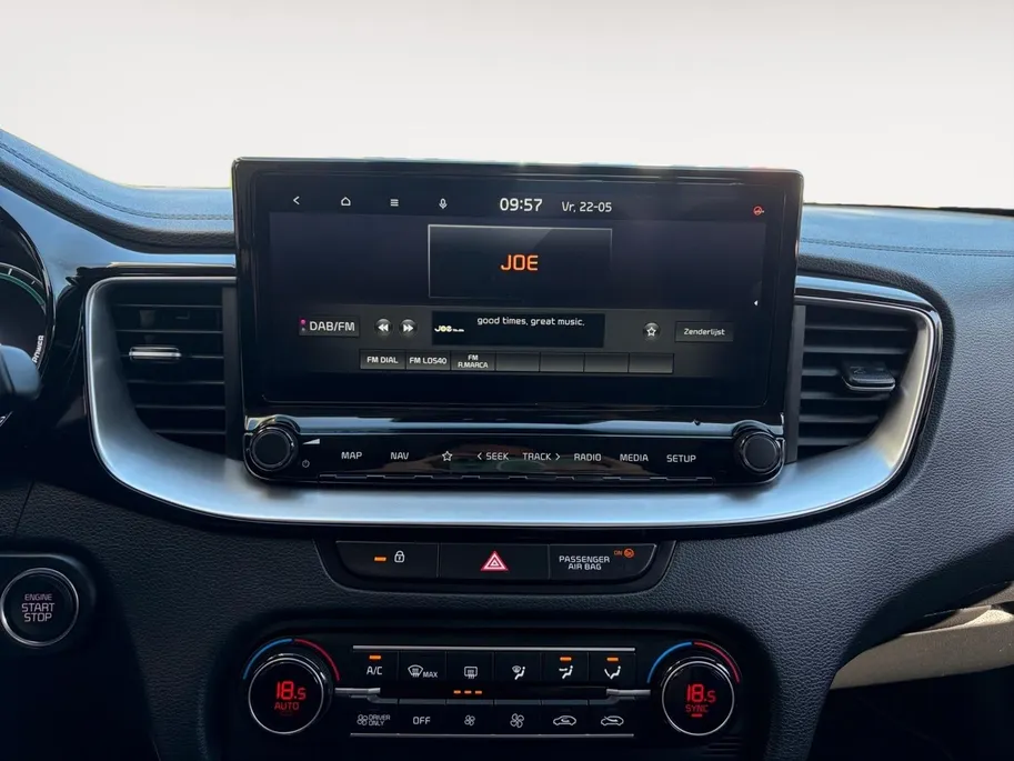 Kia XCeed 1.6 GDi PHEV Design Edition | Apple Carplay / Android Auto | Navigatiesysteem | Licht + Regensensor | Elektrisch Schuif / Kanteldak | Parkeersensoren Voor + Achter | Parkeercamera Achter | Dodehoekdetectie | Rijstrooksensor + Correctie | 18'Lichtmetalen V
