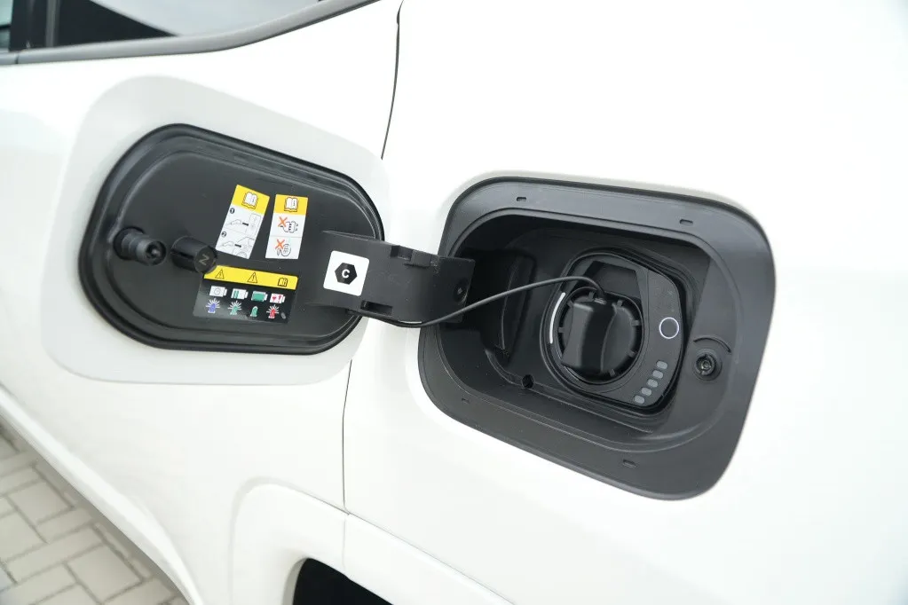 Jeep Compass 4xe 240 PK Hybrid S | Leder | Pano | Navi | Winter | Cam | 19'