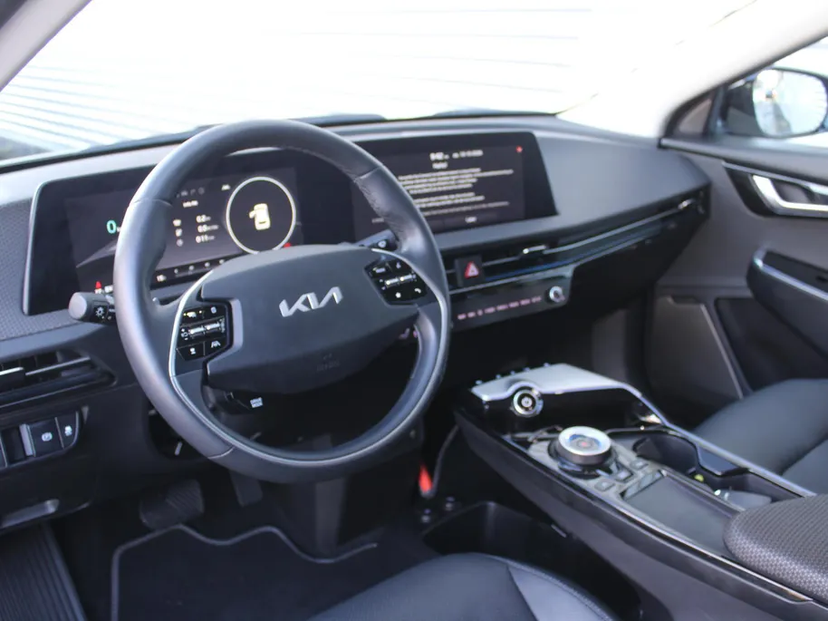 Kia EV6 Plus 77.4 kWh | Stuur-/stoelverwarming + ventilatie | Elektr. stoelverstelling + achterklep | Leer | Warmtepomp | 19' LM | Camera | LED |
