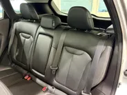Renault Kadjar 140PK TCe Intens Automaat | Trekhaak (1500 KG) | Panoramadak | 19' Lichtmetalen Velgen | Stoelverwarming | Navi | Camera | Climate Control | Adaptieve Cruise Control | Leder |