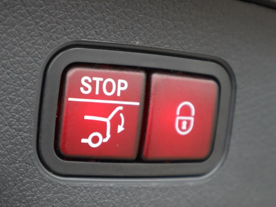 Mercedes-Benz GLA 250 e Business Solution AMG l Keyless l Panoramadak l Stoelverwarming