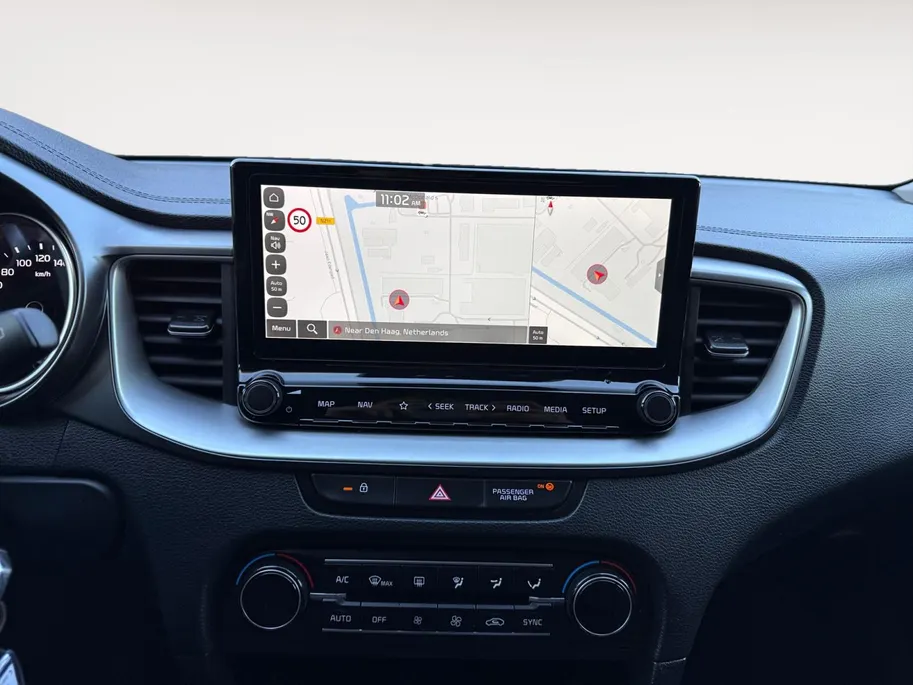 Kia Ceed Sportswagon 1.5 T-GDi DynamicLine 140 PK | Cruise Control Adaptief | Camera | Carplay | Navi | LM Velgen | 140 PK | Fabrieksgarantie 19-8-2031 +3x 1 jaar* | NAP