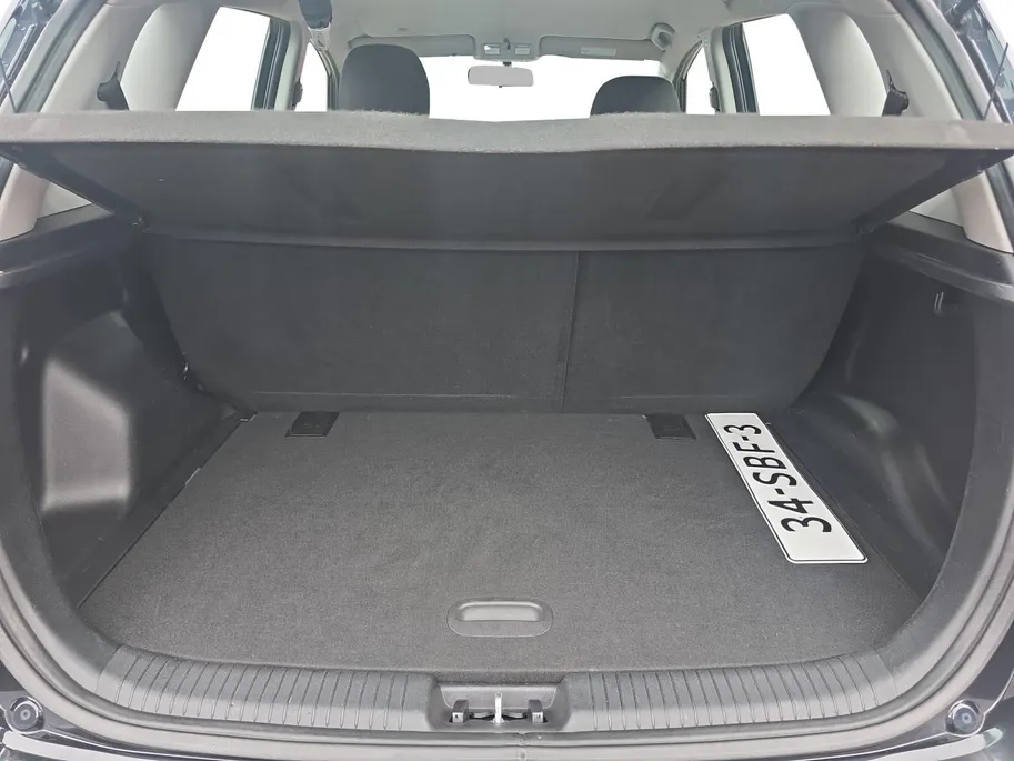 Kia Venga 1.6 CVVT X-tra | Automaat! | Trekhaak | Navigatie | Cruise Control | Airco | Parkeersensoren achter | 12 maanden garantie!