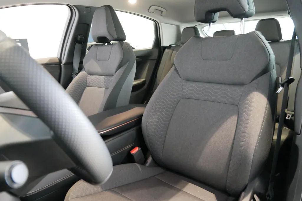 Nissan ARIYA Limited Edition 66 kWh *afneembare trekhaak*Achteruitrijcamera*Navigatie*Apple carplay& Androidauto*Parkeersensorenvoor en achter*Adaptive cruisecontrole*I-key*