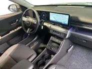 Hyundai Kona 1.6 GDI HEV Premium | Trekhaak Afn 13polig| Apple Carplay / Android Auto | Navigatiesysteem | Elektrisch Verstelbare Voorstoelen | Bestuurdersstoel + Geheugen | Parkeersensoren Voor + Achter | Camera Voor + Achter | Stoelverwarming + Stoelkoeling | Stuurv