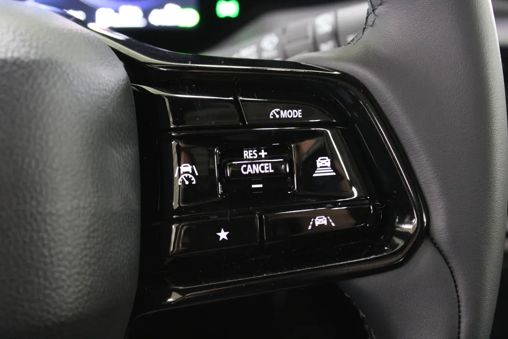 Suzuki e Vitara Style 61 kWh / Stoel + Stuurverwarming / 360° Camera / Navigatie /