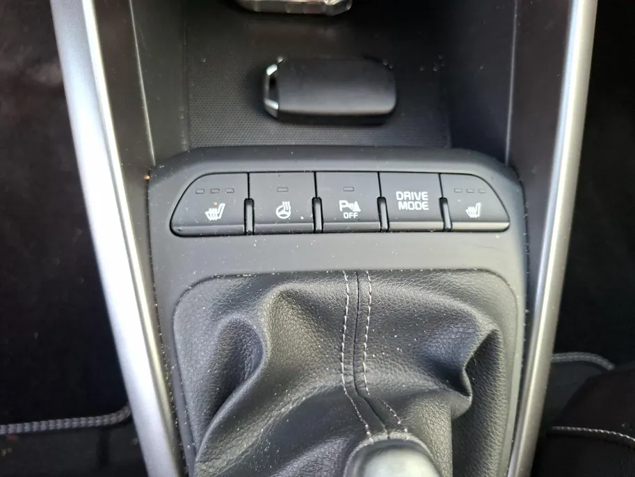Kia Stonic 1.0 T-GDi MHEV GT-Line Dealer onderhouden | Stoel + stuurverwarming | Trekhaak | Climate control |