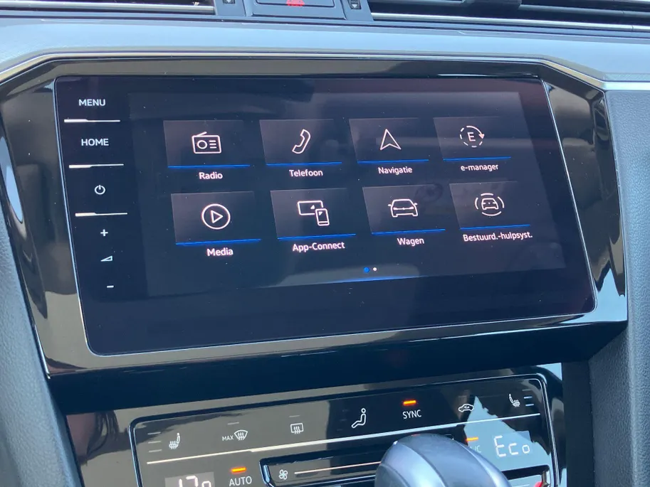 Volkswagen Passat Variant 1.4TSIeHybrid 160kW/218PK GTE Business · Panoramadak · Navigatie · Camera + Parkeersensoren · Apple/Android Car Play