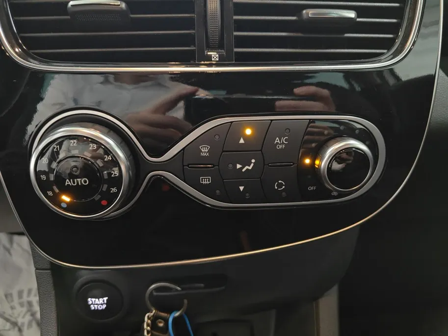 Renault Clio 0.9 TCe Limited NAVI AIRCO BLUETOOTH 5 DEURS DEALER ONDERHOUDEN 12 MAANDEN GARANTIE CRUISE CONTROLE ZEER MOOIE AUTO