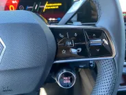 Renault 4 comfort range iconic canvas dak 52 kWh elektrisch vouwdak , nu met 1800,- voorraad korting .  Apple Carplay/Android Auto , Pack Advanced Driving Assist , Harman/kardon premium audio , lichtmetalen velgen 18' , voorstoelen verwarmd , warmtepomp , navigatie
