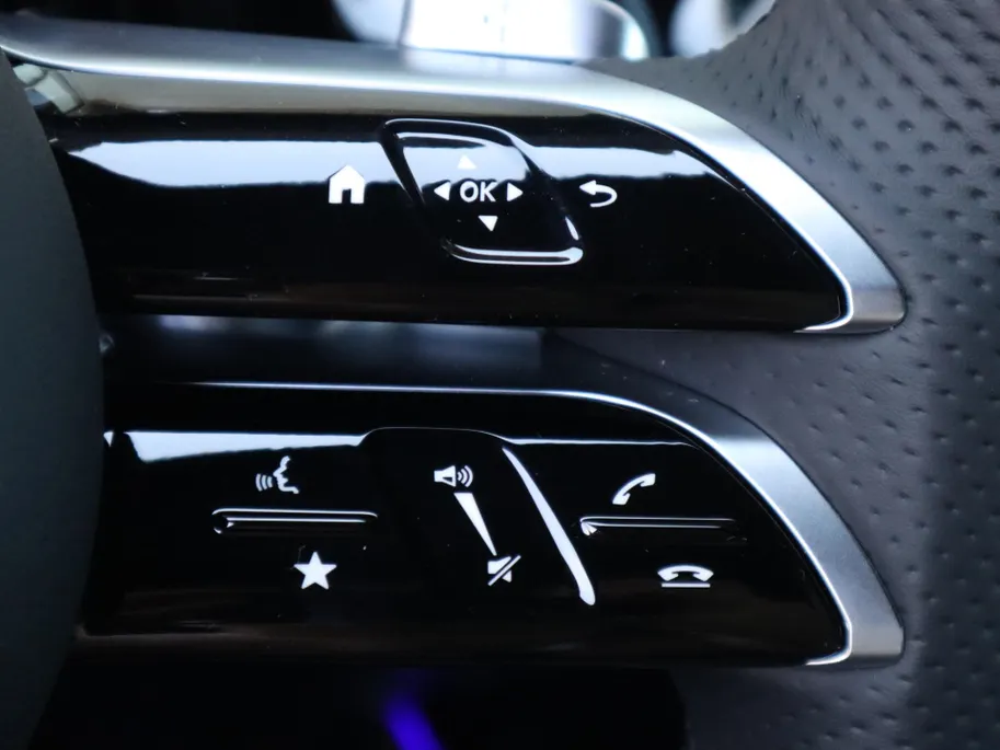 Mercedes-Benz GLA 180 AMG Line l Keyless l Achteruitrij camera l Stoelverwarming