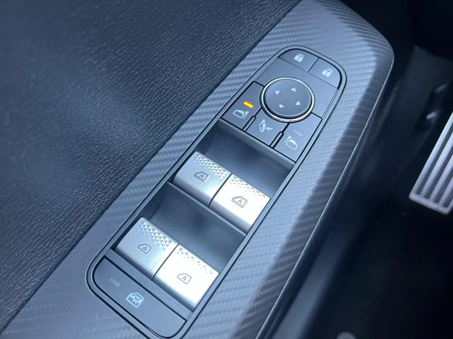 Mitsubishi Outlander 2.4 PHEV Instyle+ € 5.000 euro korting eigen voorraad| 8 jaar garantie| Snel leverbaar | Totaalprijs op is op.m26