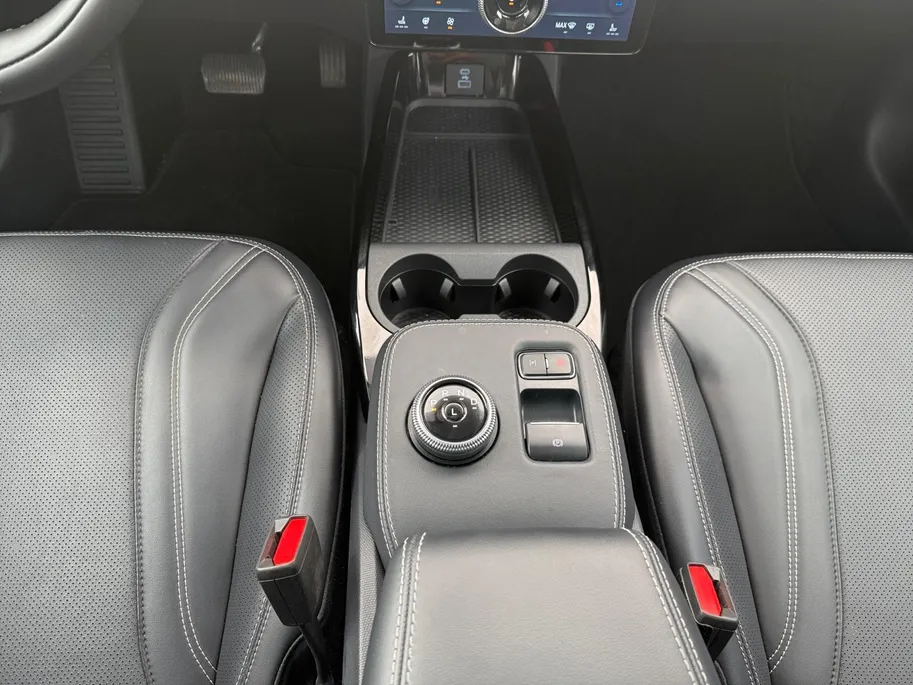Ford Mustang Mach-E Mach-E | Panoramadak | 360 ° camera | Dodehoekdetectie | Winter Pack | Volledig Leder Bekleed |
