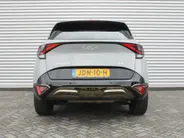 Kia Sportage 1.6 T-GDi Hybrid Dark Edition | Stuur-/stoelverwarming v+a | Camera | Elek. stoelverstelling | 18' LM | Cruise adapt. | Navi | Clima | Half leer/suède |