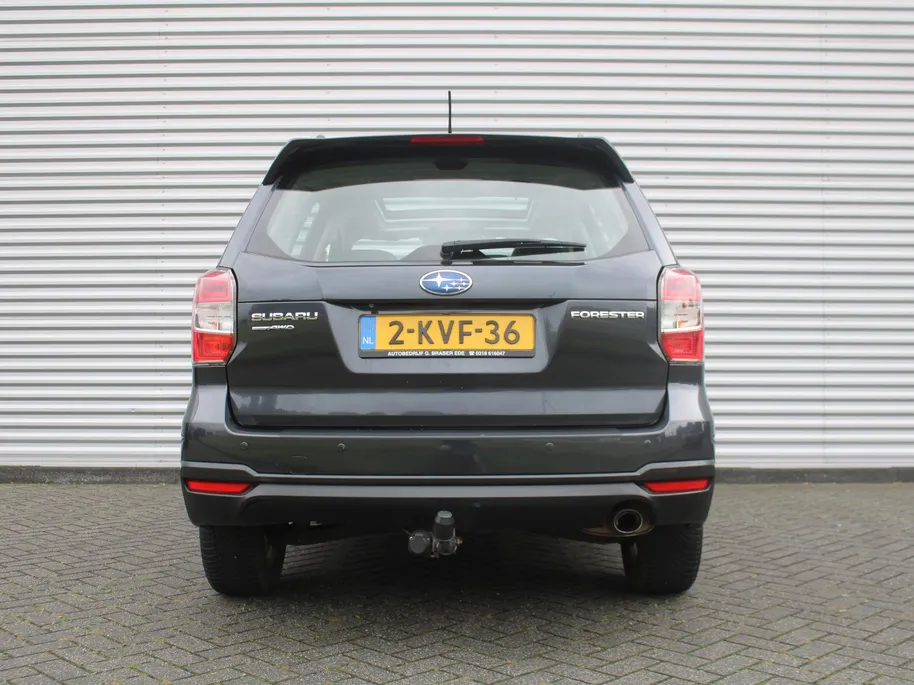 Subaru Forester 2.0 Luxury Plus | Trekhaak | Camera | Stoelverwarming | Schuifdak | 17' LM | Clima | Xenon | Parkeersensor v+a | All seasons |