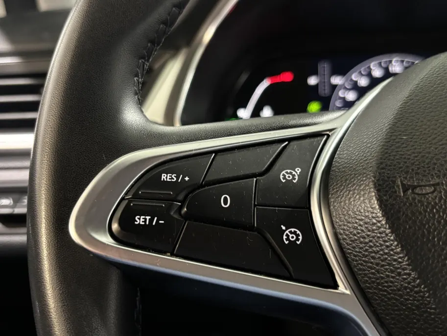 Renault Captur 90PK TCe Intens | 9,3' Navi | Camera | Climate Control | Parkeersensoren | Apple CarPlay/Android Auto | Cruise Control | Lichtmetalen Velgen | Armsteun | Full LED |
