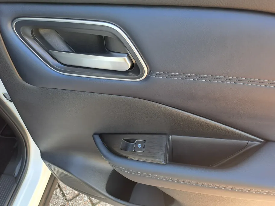 Nissan QASHQAI 1.3 MHEV Tekna Plus | Leer | Voorstoelen verwarmd | 360 Camera | Navigatie | 20'' LM | Stoel Massage | Luxe Lederen Bekleding | Dode Hoek Detectie | Apple Carplay/Android Auto
