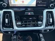Kia Sorento 1.6 T-GDI Plug-in Hybrid 4WD ExecutiveLine *Navi+360Camera*Climate Control*Schuif/kanteldak*Stoelverwarming/ventilatie*Elekt. Trekhaak*Elekt. Achterklep*Vol opties! Zeer nette auto!