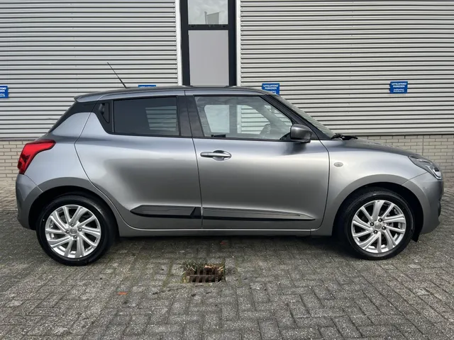 Suzuki Swift 1.2 Select Smart Hybrid | Armsteun | Apple Carplay & Android Auto | 16' LM Velgen | Airco | Dealer onderhouden