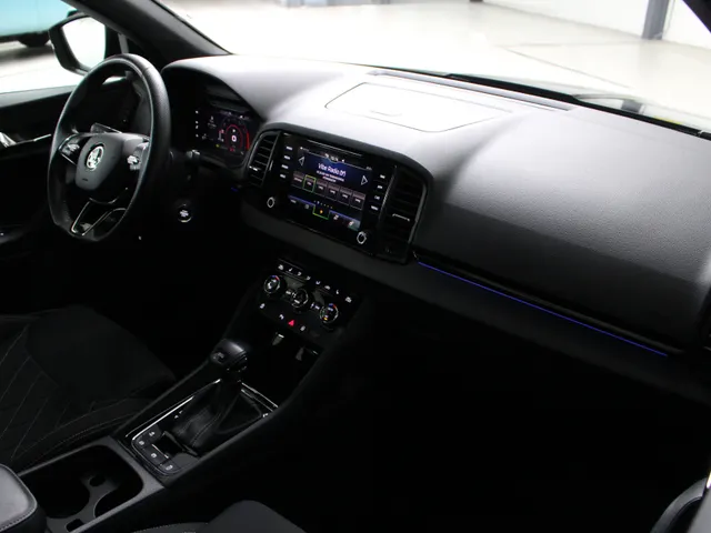 Škoda Karoq 1.5 TSI ACT Sportline Blackstyle Navigatie | Camera | Digitale Cockpit | Stoelverwarming | Adaptieve Cruuse Control