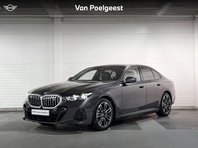BMW i5 Sedan