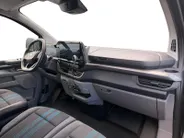 Ford Transit Custom 300 2.0 TDCI L2H1 Sport | Automaat | Adapt. Cruise control | BLIS | Winter pack | Elektr. bestuurdersstoel | Parkeersensoren voor en achter | Achteruitrijcamera | Navigatie | Apple carplay & Android auto | 18' lichtmetalen velgen | Bovag garantie |