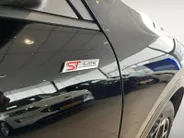 Ford Kuga 2.5 PHEV ST-Line X | NL auto | 243 pk | Automaat | El. Trekhaak | 2100KG Trekgewicht | Panorama Dak | Adapt. Cruise Control | BLIS | Winter pack | Verwarmbare Voorruit Matrix LED Koplampen | Fabrieksgarantie |