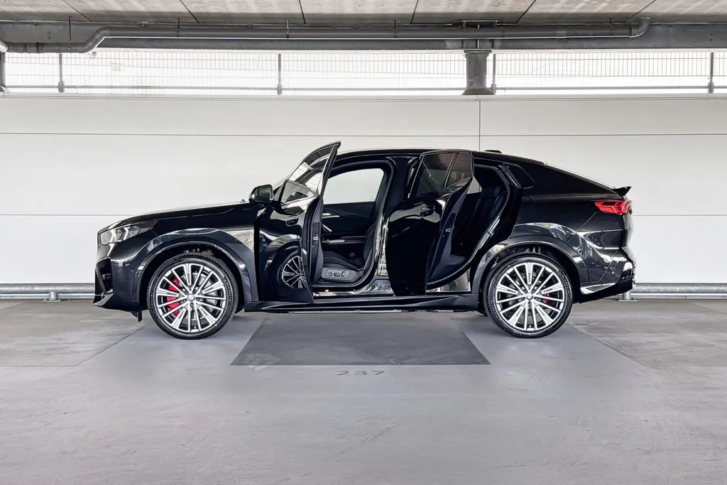 BMW iX2 eDrive20 67 kWh M Sport Edition