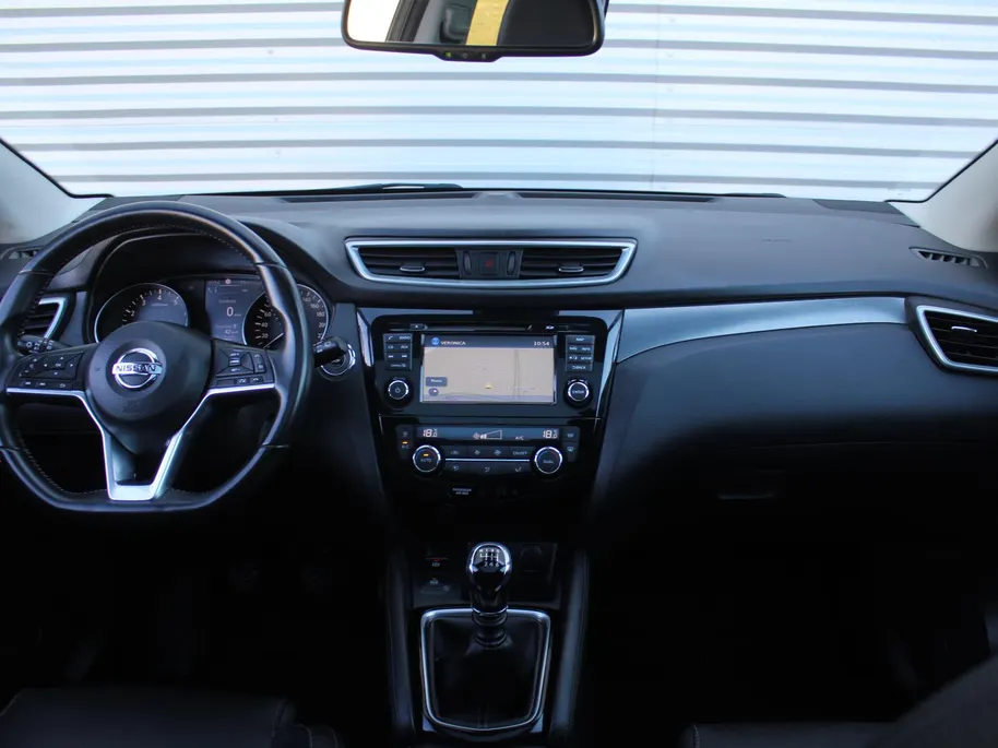 Nissan QASHQAI 1.2 Tekna | Trekhaak | 360 Camera | Pano dak | Stoel-/voorruitverwarming | Dodehoek detectie | Elek. stoelverstelling | Clima | 19' LM | 1e eigenaar |