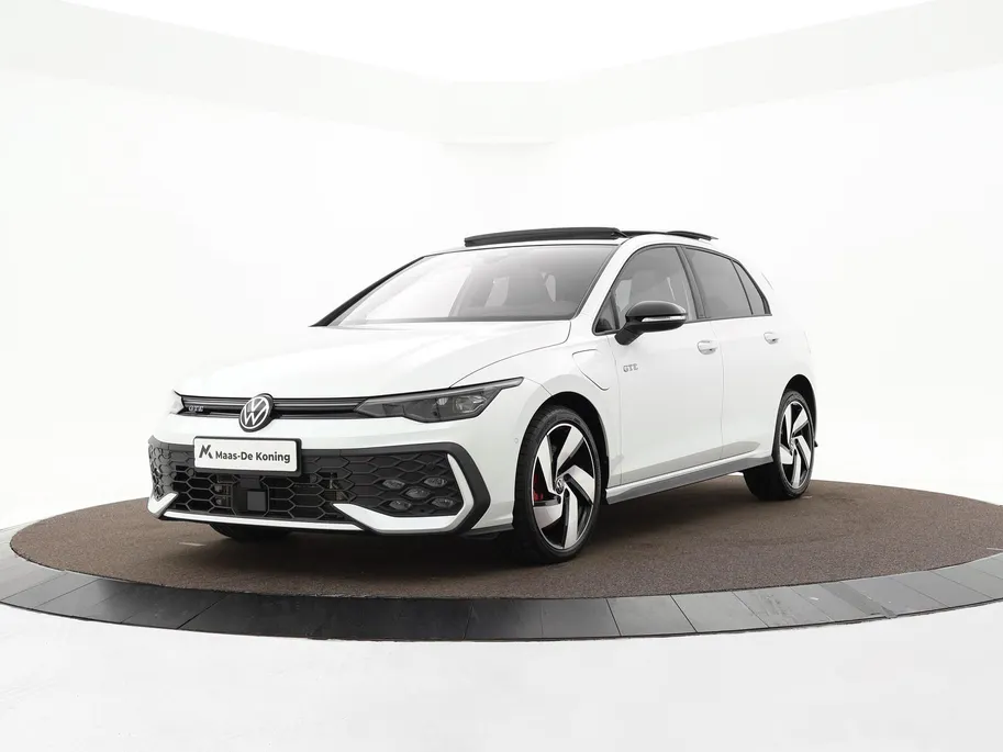 Volkswagen Golf 1.5 272pk DSG eHybrid GTE · Panoramadak · Wegklapbare Trekhaak · Stoel ventilatie · Leder · Elek. Voorstoel · 18'' Inch · Garantie t/m 22-09-2030 of 100.000km
