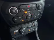 Jeep Renegade 1.5T e-Hybrid S 190PK AUTOMAAT | Black line| Lichtmetalen velgen| Parkeer sensoren V/A| Navigatie| Camera| Climate Control| 4WD drive| Leer| elec. stoel| Reservewiel|