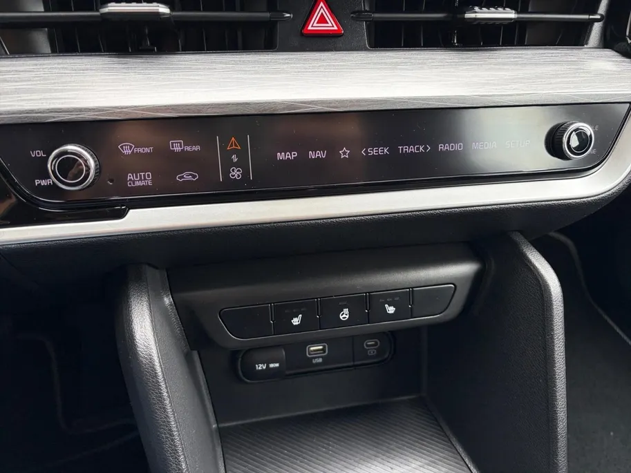 Kia Sportage 1.6 T-GDi MHEV DynamicLine Edition | Stoel- en stuurverwarming | Achteruitrijcamera | Parkeersensoren voor- en achter | Apple/Android Carplay | Navi | Climate control | Cruise control