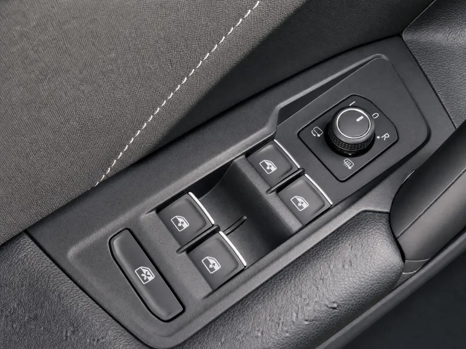 Volkswagen Tiguan 1.4 TSI eHybrid R-Line Business+ · Trekhaak · Camera · Stoelverwarming · Navigatie · Apple/Android Car Play · Garantie t/m 24-02-2027 of 100000km.