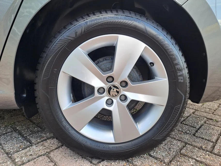 Škoda Scala 1.0 TSI Sport Business | Navigatie | Adaptive Cruise | Sensoren | Climate | Apple Carplay/Android Auto