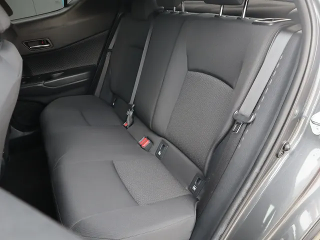 Toyota C-HR 1.8 Hybrid Style Trekhaak | All Seasonbanden | Stuur en stoelverwarming