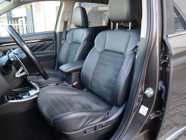 Mitsubishi Outlander 2.4 PHEV Intense+ | Trekhaak | Carplay | Standkachel