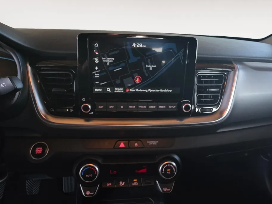 Kia Stonic 1.0 T-GDi MHEV DynamicPlusLine | Navigatie | Climate control | Stoel + Stuur verwarming | Parkeer camera achter